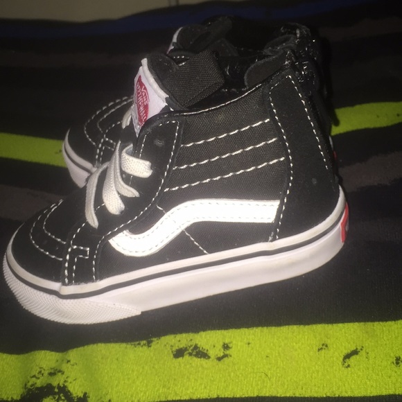 Vans - Picture 2 of 4